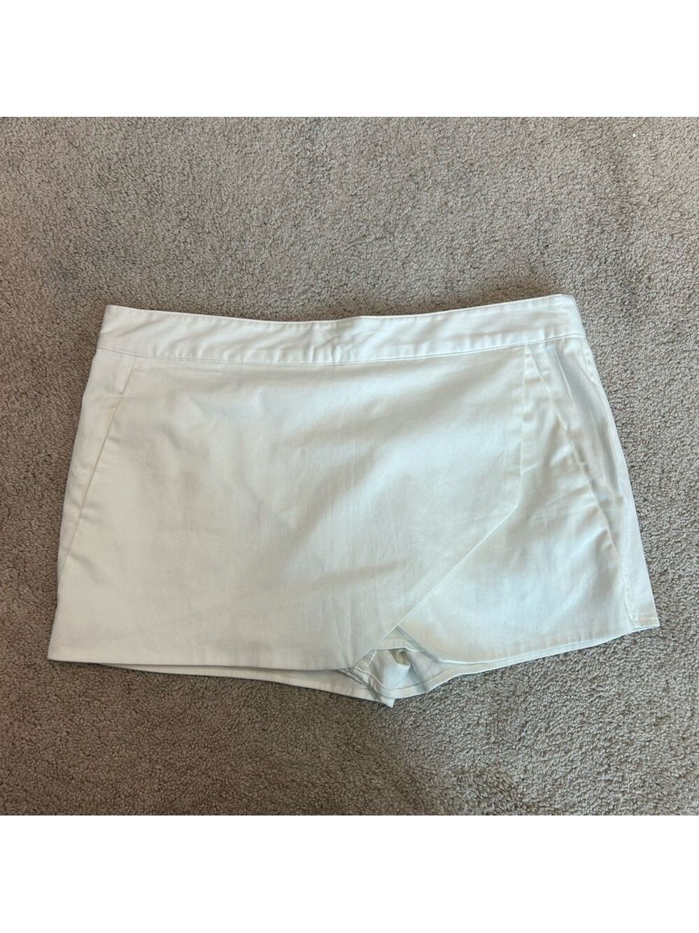 Aritzia Talula white envelope skort Sz 10
